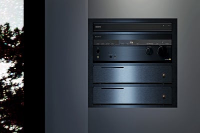 17d_CloseUp_front_of_ES_AVR_in_room_with_Sony_ES_projector_and_screen.jpg