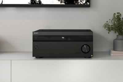 221104_08_Closeup_front_ES_Receiver_on_ent_console_front_panel_ON__AZ7000__no_antenna-1-.jpg